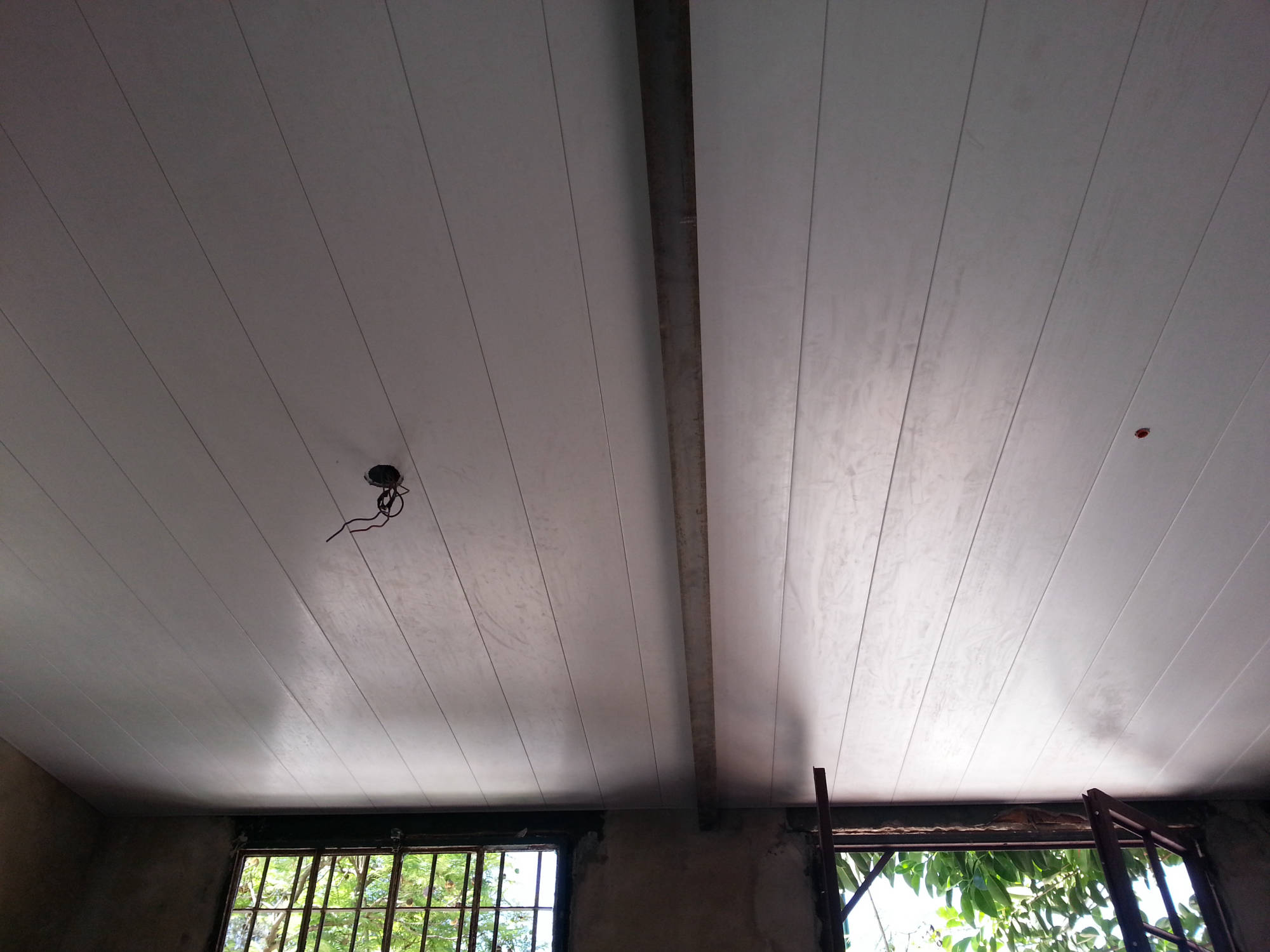Armado de cielorraso de PVC